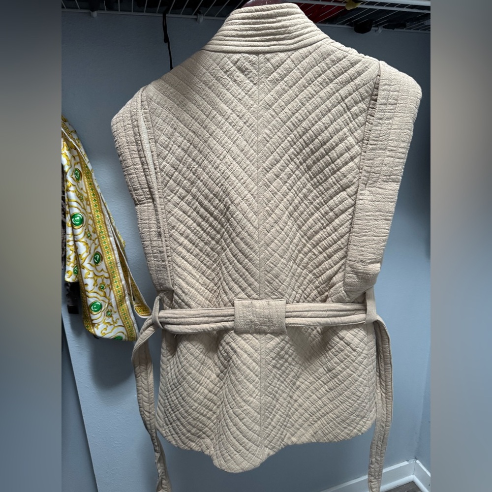 H&M Quilted Vest ! - Picture 3 of 8